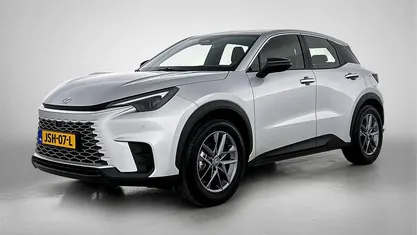 Grijs Occasion 2025 Lexus LBX Business Edition SUV | € 35.950 (Eerlijke prijs)