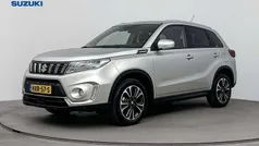 Grijs Gebruikt 2023 Suzuki Vitara Style SUV | € 27.450 (Eerlijke prijs)