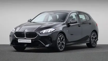 Zwart Gebruikt 2024 BMW 120 Sport Line Hatchback | € 32.880 (Eerlijke prijs)