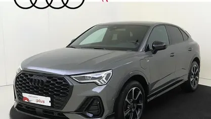 Grijs (metallic) Gebruikt 2021 Audi Q3 Sportback Basis SUV | € 38.950 (Eerlijke prijs)