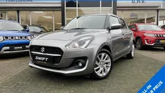 Grijs, metallic lak Gebruikt 2023 Suzuki Swift Hatchback | € 18.950 (Eerlijke prijs)