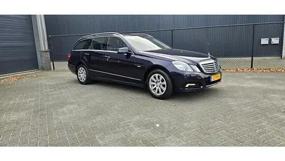 Blauw (metallic) Gebruikt 2010 Mercedes E250 Avantgarde Stationwagen | € 9.750 (Super prijs)