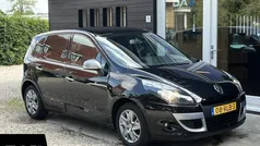 Zwart, metallic lak Gebruikt 2011 Renault Scénic III MPV | € 5.945