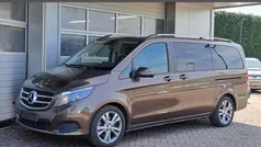 Bruin, metallic lak Gebruikt 2017 Mercedes V250 Avantgarde MPV | € 42.900 (Eerlijke prijs)