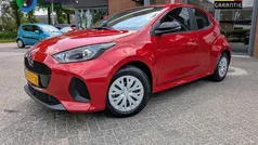 Rood Gebruikt 2023 Mazda 2 Center-Line Hatchback | € 24.945 (Eerlijke prijs)
