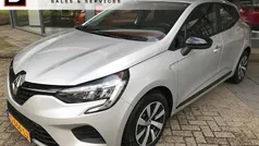 Grijs Occasion 2023 Renault Clio V Equilibre Hatchback | € 15.250 (Eerlijke prijs)