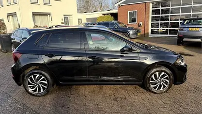 Zwart Gebruikt 2022 VW Polo Life Hatchback | € 15.850 (Eerlijke prijs)