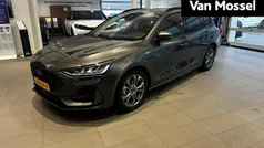Grijs Gebruikt 2023 Ford Focus ST-Line Stationwagen | € 23.845 (Eerlijke prijs)