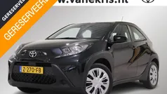 Zwart Gebruikt 2024 Toyota Aygo Play Hatchback | € 18.349 (Eerlijke prijs)