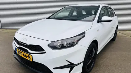 Gebruikt 2025 Kia Ceed Comfort Hatchback | € 27.777 (Eerlijke prijs)