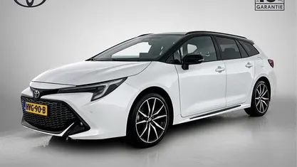Wit Gebruikt 2023 Toyota Corolla Sport Stationwagen | € 32.895 (Eerlijke prijs)