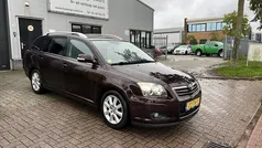 Rood Gebruikt 2007 Toyota Avensis Luna Stationwagen | € 1.499 (Eerlijke prijs)