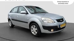 Grijs Gebruikt 2007 Kia Rio Hatchback | € 3.990 (Eerlijke prijs)
