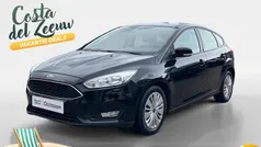 Zwart Gebruikt 2017 Ford Focus Hatchback | € 9.995 (Eerlijke prijs)