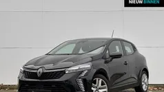 Gebruikt 2023 Renault Clio V Evolution Hatchback | € 17.645 (Eerlijke prijs)