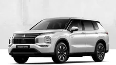 Gebruikt 2025 Mitsubishi Outlander Intense SUV | € 51.630 (Eerlijke prijs)