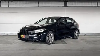 Occasion BMW 118 136 PK (100 kW) 2021 Saphirschwarz metallic (zwart metallic) Hatchback