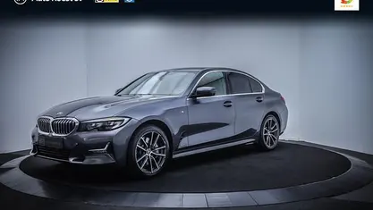 Grijs Occasion 2019 BMW 330 Luxury Line Sedan | € 28.750 (Goede deal)