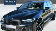 Zwart, metallic lak Gebruikt 2021 BMW 530e M Sport Stationwagen | € 45.900 (Eerlijke prijs)