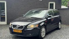Zwart, metallic lak Gebruikt 2008 Volvo V50 Momentum Stationwagen | € 2.444 (Eerlijke prijs)