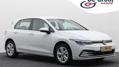 Wit Gebruikt 2021 VW Golf VIII Life Hatchback | € 18.950 (Eerlijke prijs)