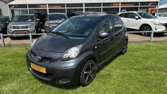Grijs Gebruikt 2010 Toyota Aygo Comfort Hatchback | € 3.750 (Eerlijke prijs)