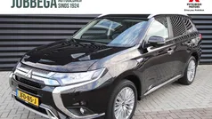Ruby black (zwart parelmoer) Gebruikt 2020 Mitsubishi Outlander P-HEV Intense SUV | € 25.395 (Goede deal)