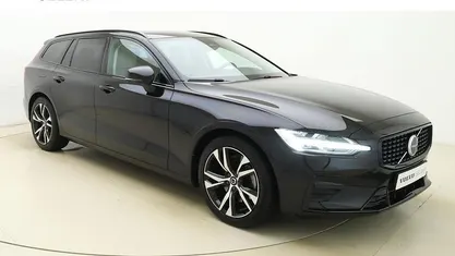 Zwart (metallic) Occasion 2023 Volvo V60 Plus Stationwagen | € 34.500 (Eerlijke prijs)