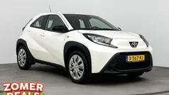Wit Gebruikt 2024 Toyota Aygo Play Hatchback | € 18.499 (Eerlijke prijs)