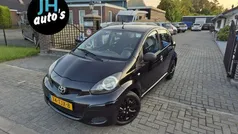 Zwart Gebruikt 2012 Toyota Aygo Hatchback | € 5.250 (Eerlijke prijs)