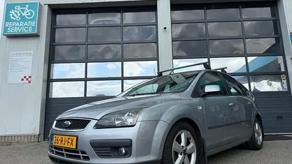 Grijs Gebruikt 2005 Ford Focus Hatchback | € 1.899 (Eerlijke prijs)