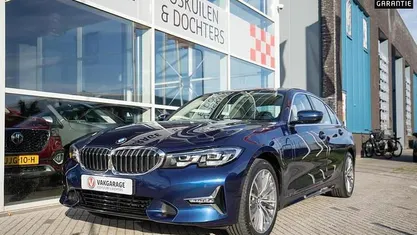 Blauw Gebruikt 2021 BMW 330 Luxury Line Sedan | € 34.950 (Goede deal)