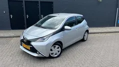 Grijs Gebruikt 2016 Toyota Aygo X-play Hatchback | € 6.999 (Eerlijke prijs)