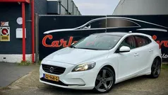 Wit / crystal white pearl Gebruikt 2015 Volvo V40 Ocean Race Stationwagen | € 8.950 (Eerlijke prijs)