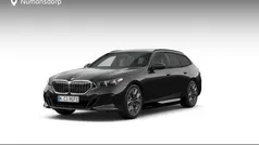 Zwart Nieuw 2025 BMW 530e M Sport Stationwagen | € 83.021 (Goede deal)