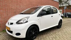 Wit Gebruikt 2012 Toyota Aygo Hatchback | € 4.450 (Eerlijke prijs)