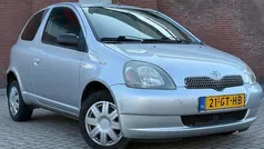 Grijs Gebruikt 2001 Toyota Yaris Luna Hatchback | € 795 (Eerlijke prijs)