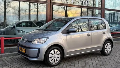 Grijs Occasion 2017 VW up! move up! Hatchback | € 7.950 (Eerlijke prijs)