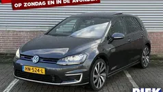 Zwart, metallic lak Gebruikt 2015 VW Golf VII GTE Hatchback | € 11.999 (Eerlijke prijs)