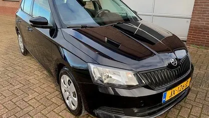 Zwart (metallic) Gebruikt 2017 Skoda Fabia Active Hatchback | € 8.150 (Eerlijke prijs)