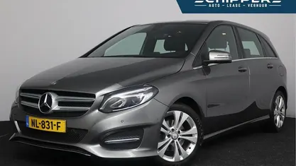 Grijs Gebruikt 2017 Mercedes B180 Ambition MPV | € 15.900 (Eerlijke prijs)