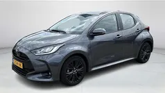 Grijs Gebruikt 2023 Toyota Yaris Hybrid Team Hatchback | € 23.950 (Eerlijke prijs)