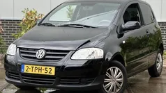 Zwart, metallic lak Gebruikt 2011 VW Fox Trendline Hatchback | € 2.850 (Eerlijke prijs)
