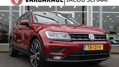 Rood (metallic) Occasion 2018 VW Tiguan Comfortline SUV | € 18.900 (Eerlijke prijs)