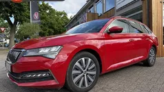 Rood Gebruikt 2022 Skoda Superb Stationwagen | € 24.500 (Goede deal)