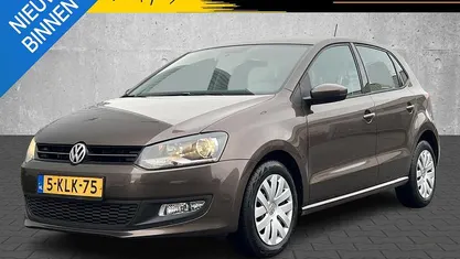 Bruin (metallic) Gebruikt 2013 VW Polo Comfortline Hatchback | € 8.950 (Eerlijke prijs)