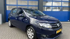 Blauw Gebruikt 2014 Dacia Sandero Lauréate Hatchback | € 5.450 (Eerlijke prijs)