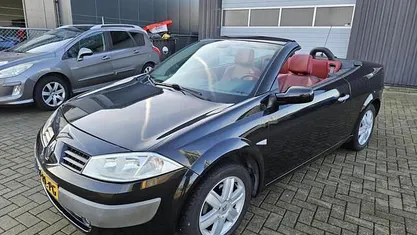 Zwart Occasion 2005 Renault Mégane Cabriolet Cabriolet | € 2.950 (Eerlijke prijs)