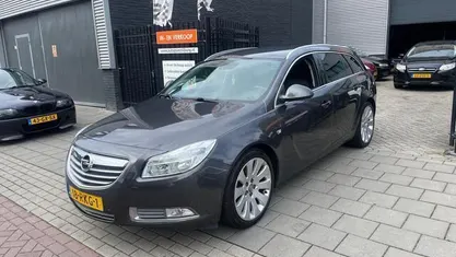 Occasion Opel Insignia Cosmo 179 PK (131 kW) 2011 Grijs, metallic lak Stationwagen