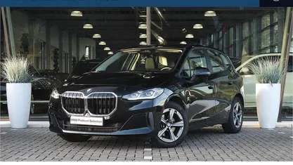 Zwart Occasion 2023 BMW 218 Comfort Edition Stationwagen | € 29.950 (Eerlijke prijs)
